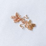 CHN-2022-00049-CranePairCloudBrooch-Gold-GoldC1