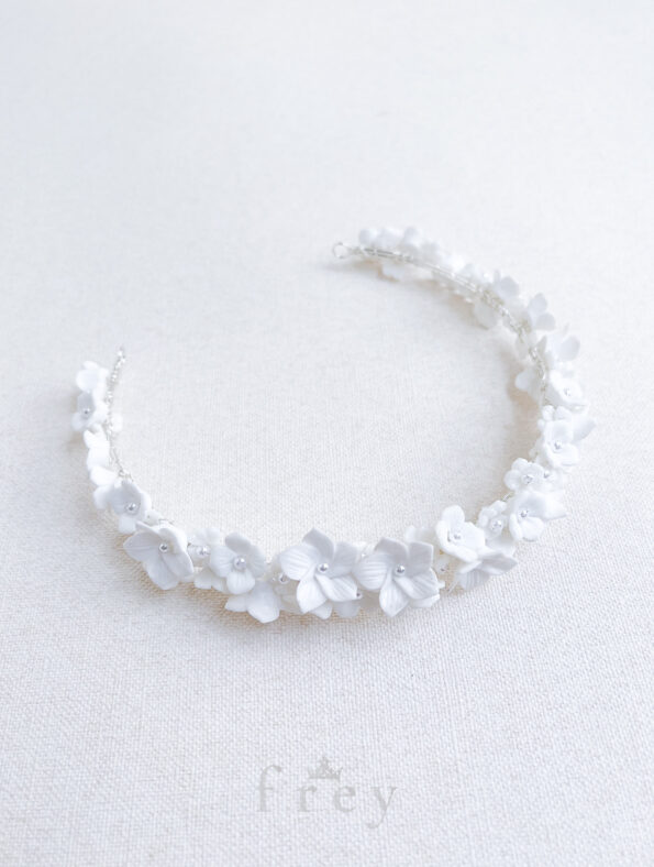 ACC-2022-00004-FleuriLilyHeadband-WhiteSilver-WhiteC1