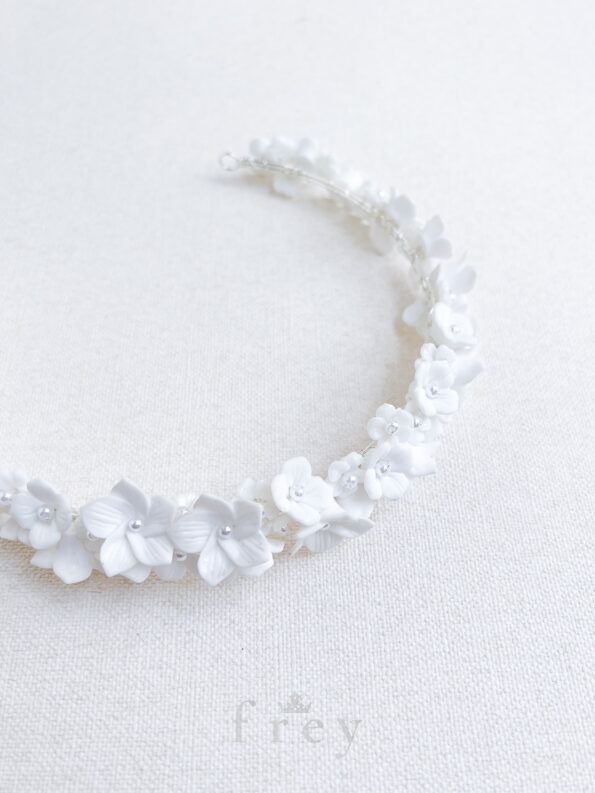 ACC-2022-00004-FleuriLilyHeadband-WhiteSilver-WhiteC2