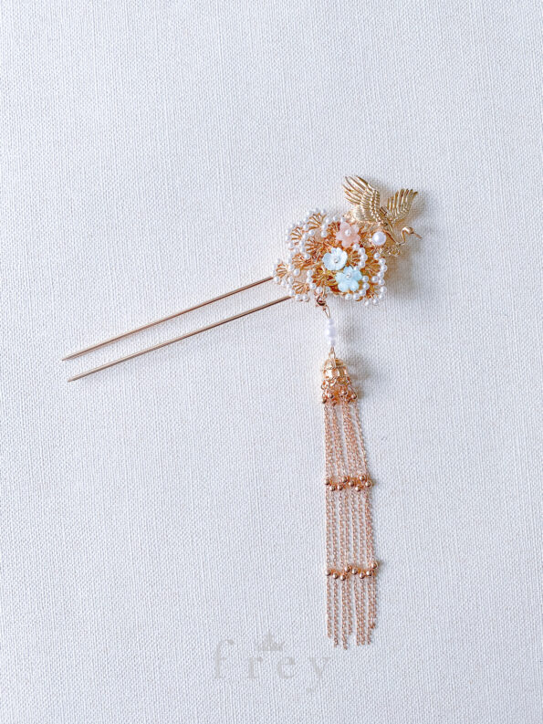 CHN-2022-00034-CranePearlGardenHairpin-Gold-BlueLeftC1