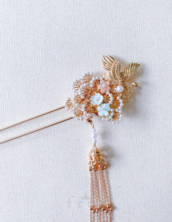 CHN-2022-00034-CranePearlGardenHairpin-Gold-BlueLeftC2