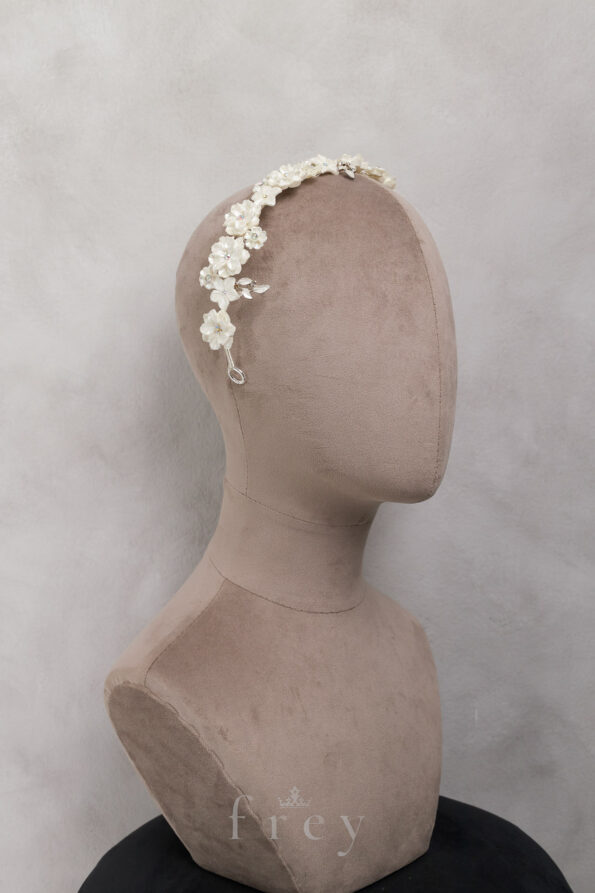 ACC-2023-00004-Flora-de-Blanca-Headband-White-Silver-White-1