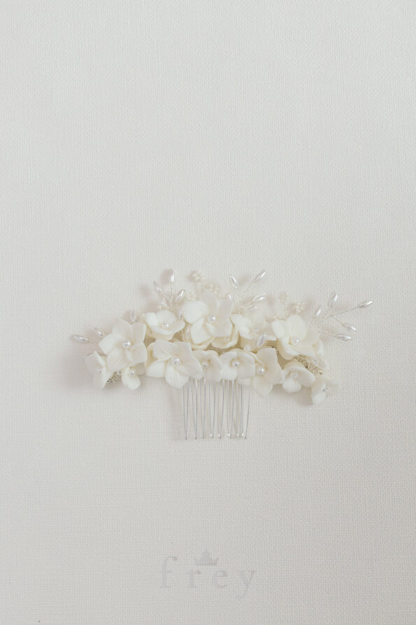 ACC-2023-00037-Fleuri-Lily-Pearl-Haircomb-White-Silver-White