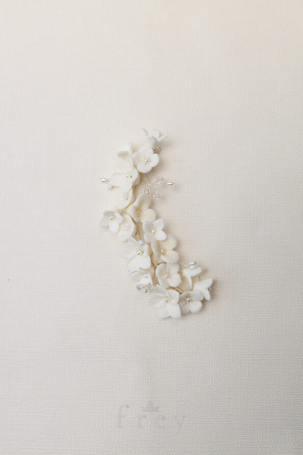 ACC-2023-00051-Fleuri-Lily-Tiny-Pearl-Hairvine-White-Silver-White-Left