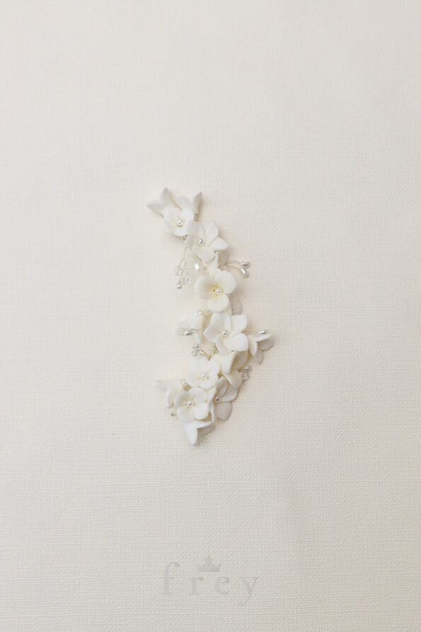 ACC-2023-00052-Fleuri-Lily-Tiny-Pearl-Hairvine-White-Silver-White-Right