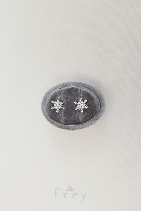 JWL-2023-00011-Mini-Snowflakes-Earrings-Platinum-White-Ear-Needle